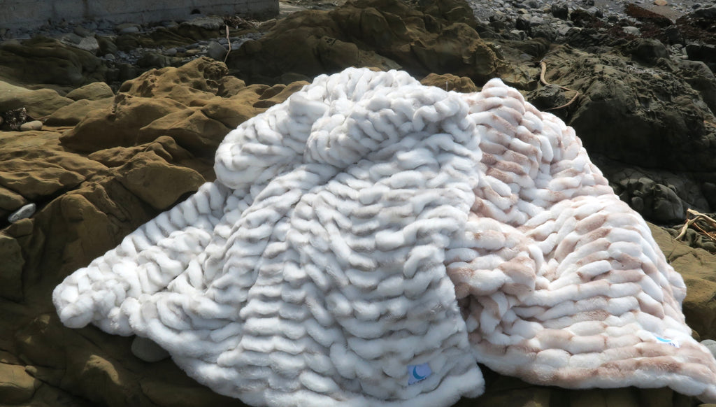Surf & Sands Throw